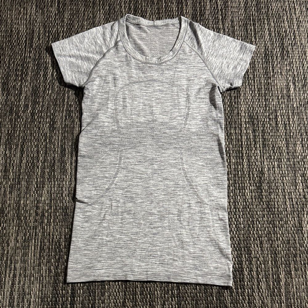 Lululemon Swiftly Short Sleeve Tee Shirt Grey Size 4